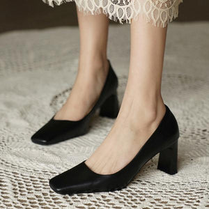 Women's Fashionable Square Toe Retro Thick Heel Pumps 45236427S