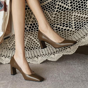 Women's Fashionable Square Toe Retro Thick Heel Pumps 45236427S