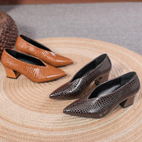 Women's Retro Shallow Mouth Pointed Toe Block Heels 88605076S