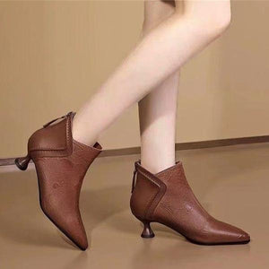 Women's Fashion Shaped Heel Retro Pointy Toe Shoes 39399817S